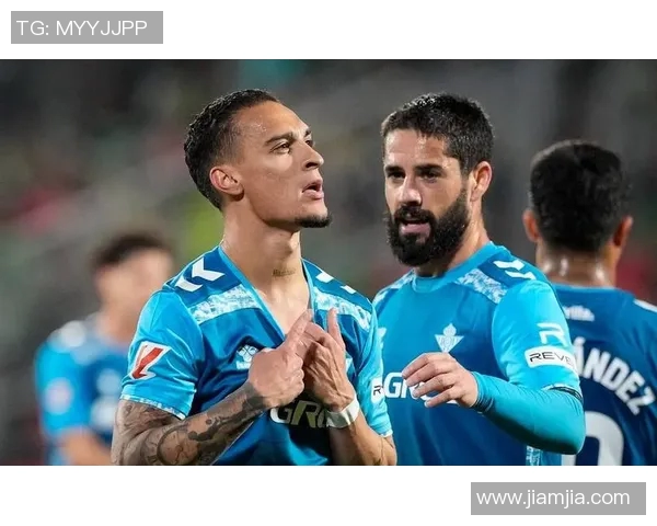 足球明星精彩弧线球集锦视频展现绝妙技巧与惊艳瞬间