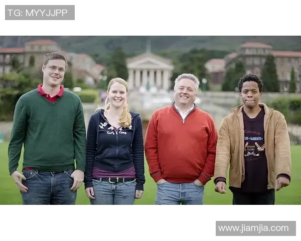 老梁故事汇揭秘足球明星背后的不为人知的故事与传奇人生