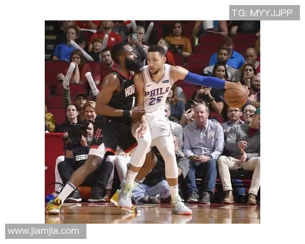 火箭队与76人队激战正酣球迷期待精彩对决与精彩瞬间